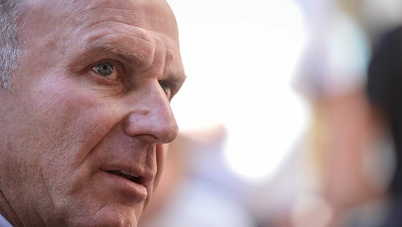 Bayern-Boss Karl-Heinz Rummenigge zu Gast auf der "SpoBIS" in Düsseldorf. Bayern-Boss Karl-Heinz Rummenigge zu Gast auf der "SpoBIS" in Düsseldorf.
