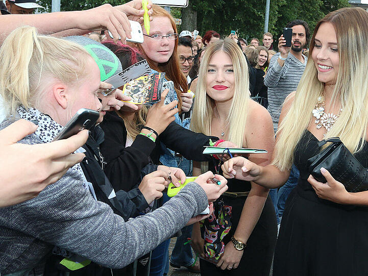 Die Unterschrift von DagiBee ist bei jugendlichen Autogramm-Jägern sehr gefragt