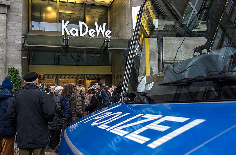Es war 10.24 Uhr, als fünf Vermummte am 20. Dezember 2014 über einen Seiteneingang in das KaDeWe stürmten.