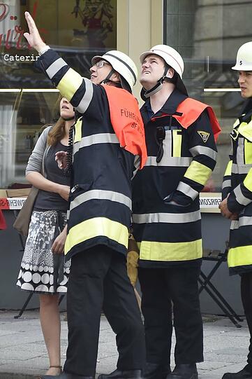 In der Kapuzinerstraße sind Teile eines Hausdachs einfach auf die Straße gefallen.