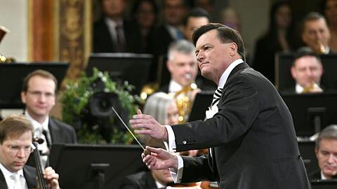 Dirigent Christian Thielemann (r.) und die Wiener Philharmoniker beim Neujahrskonzert.