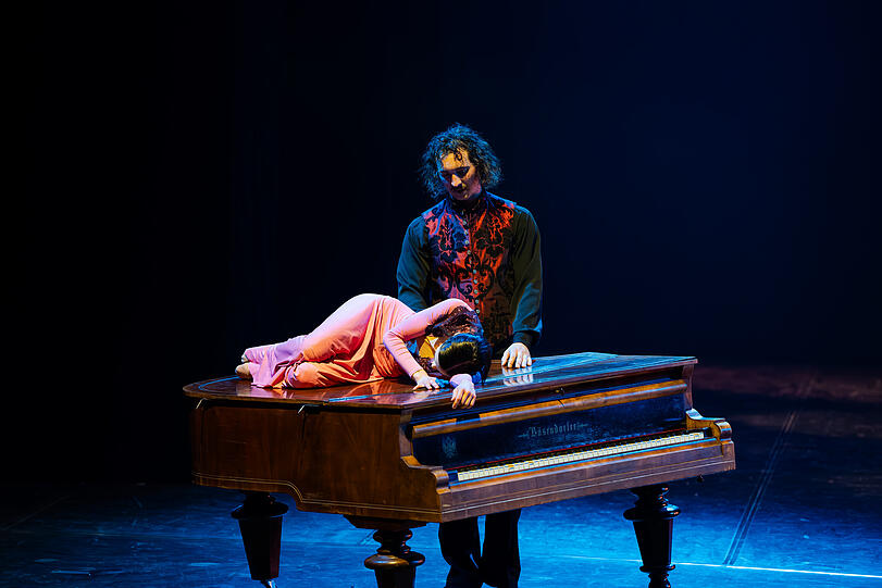 „Er wurde gleichermaßen geliebt wie gehasst“, sagt Choreograf Enrique Gasa über Komponist Richard Wagner, dessen Leben er in ein Tanztheater übersetzt hat. „Er wurde gleichermaßen geliebt wie gehasst“, sagt Choreograf Enrique Gasa über Komponist Richard Wagner, dessen Leben er in ein Tanztheater übersetzt hat.