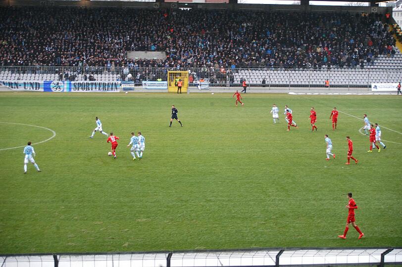 Mittlerweile rollte der Ball beim Amateurderby zwischen 1860 II und Bayern II.