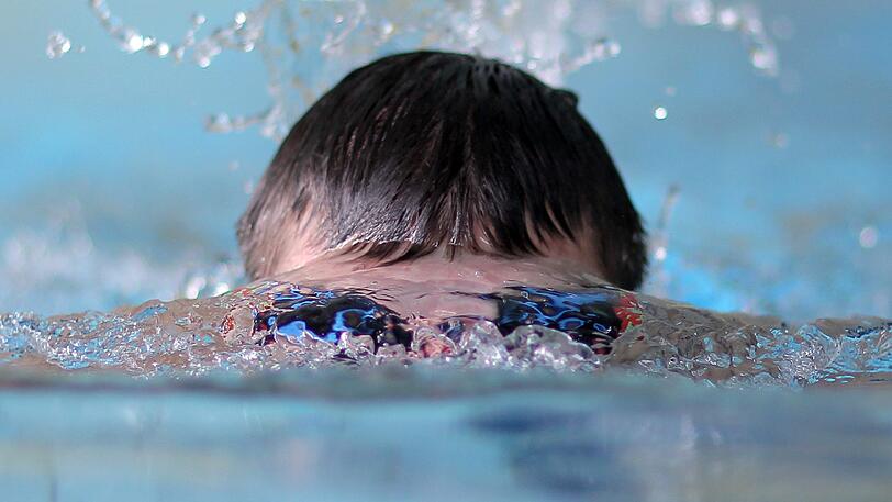 Mieter haben ein Recht auf ein intaktes Schwimmbad, wenn der Vermieter damit wirbt. (Archivbild)