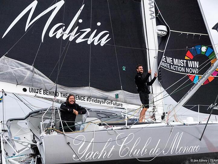 Voller Freude: Greta Thunbergs Vater Svante (l) und Skipper Boris Herrmann.