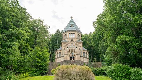 Die Votivkapelle am Ufer des Starnberger Sees wurde in Erinnerung an den "Märchenkönig" nach seinem Tod erbaut. Die Votivkapelle am Ufer des Starnberger Sees wurde in Erinnerung an den "Märchenkönig" nach seinem Tod erbaut.