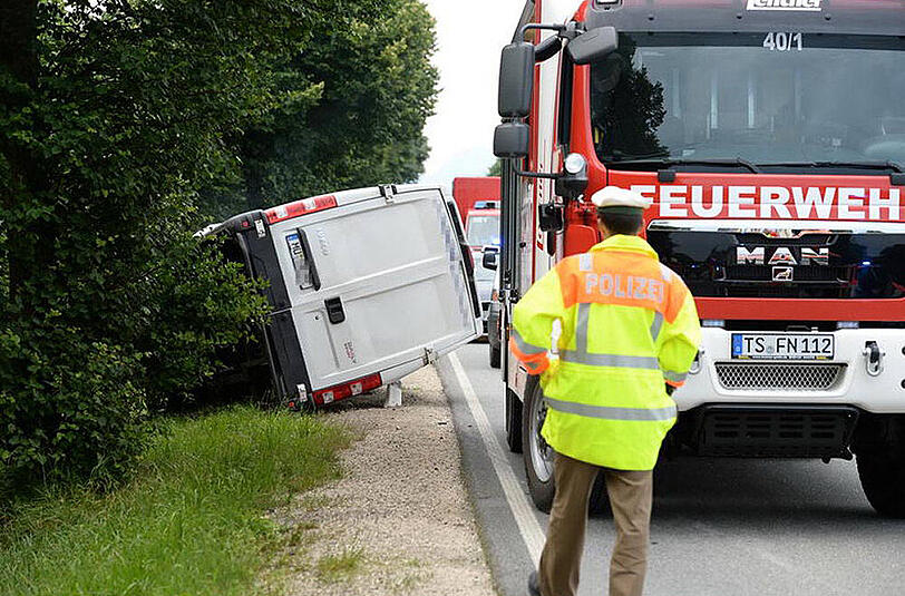 Schwerer Unfall in Chieming: Die Bilder vom Einsatz der Rettungskräfte.