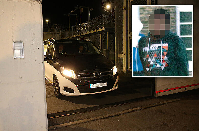 In diesem Leichenwagen wird der Leichnam von Dschaber Al-Bakr (kl. Bild) aus der Justizvollzugsanstalt Leipzig weggebracht.