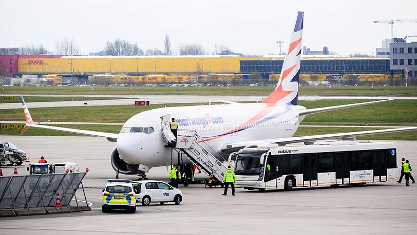 Ende März kamen 174 Afghaninnen und Afghanen mit einem Charterflug in Hannover an. (Archivbild) Ende März kamen 174 Afghaninnen und Afghanen mit einem Charterflug in Hannover an. (Archivbild)