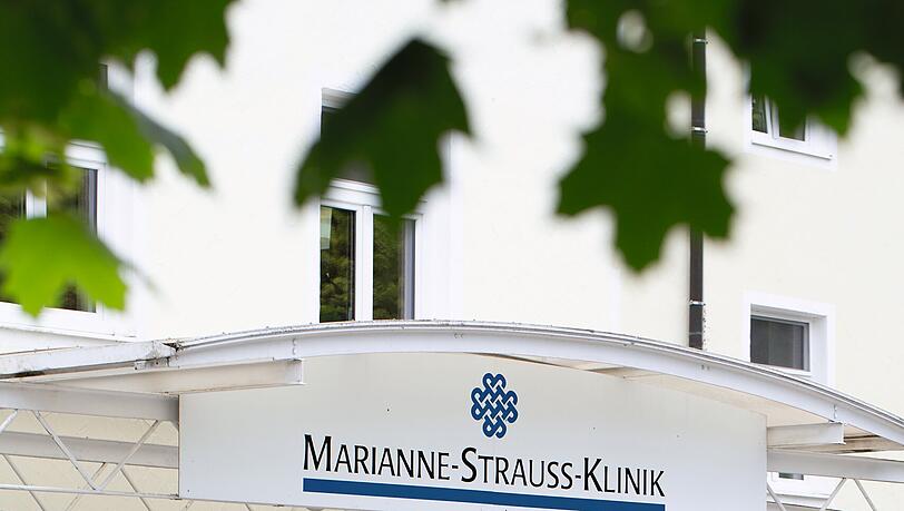 Die Klinik ist nach eigenen Angaben das zweitgr&ouml;&szlig;te Fachkrankenhaus f&uuml;r Multiple Sklerose bundesweit. Etwa 240 Mitarbeiter sind dort besch&auml;ftigt.