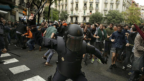 Referendum in Katalonien über die Abspaltung von Spanien. Die Polizei greift massiv in die Wahl ein. Die Bilder.