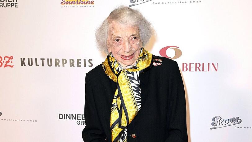 Margot Friedl&auml;nder bei einem Auftritt in Berlin.