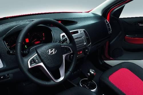 Aufgeräumter Arbeitsplatz: das Cockpit des neuen Hyundai i20.