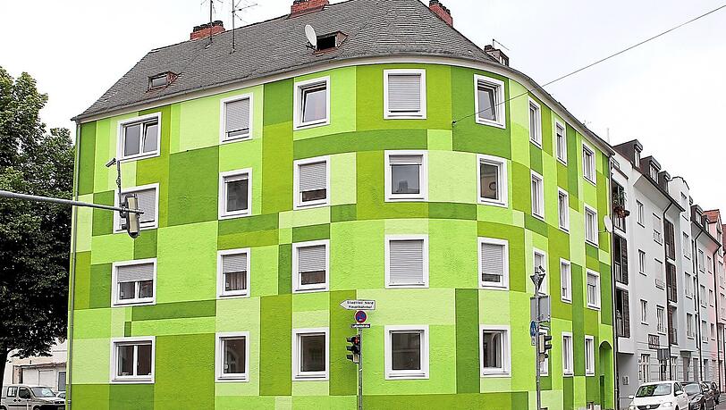 So sah das Haus nach Rebls Anstrich aus. Derzeit wird er entfernt.