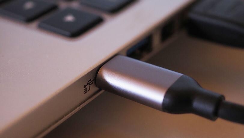 Bei neuen Laptops muss k&uuml;nftig in der EU ein USB-C-Kabel zum Aufladen anschlie&szlig;bar sein.