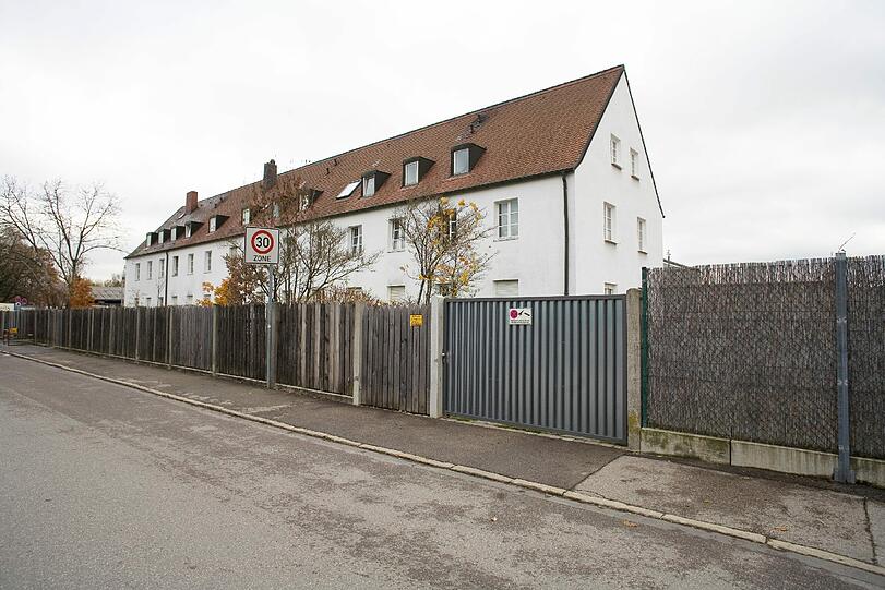 In der Schöllstraße 2 leben 100 Menschen, die keine Wohnung haben.