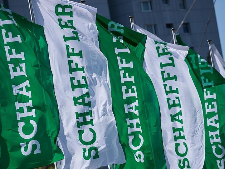 Schaeffler hatte Anfang März angesichts deutlich schwächerer Geschäfte angekündigt, in Deutschland 700 Arbeitsplätze und weitere 200 im europäischen Ausland abzubauen.