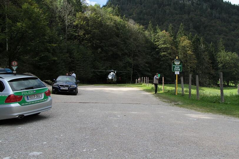 Nach dem Unfall: ein Großeinsatz von Bergwacht, Polizei und Notarzt. Für den 38 Jahre alten Mountainbiker kam jedoch jede Hilfe zu spät.