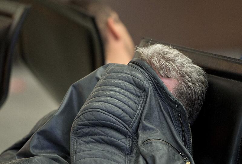 Lange Warteschlangen an den Schaltern, endloses Warten in den Terminals und fast jeder zweite Flug der Lufthansa fällt streikbedingt aus. Die Bilder vom Flughafen.