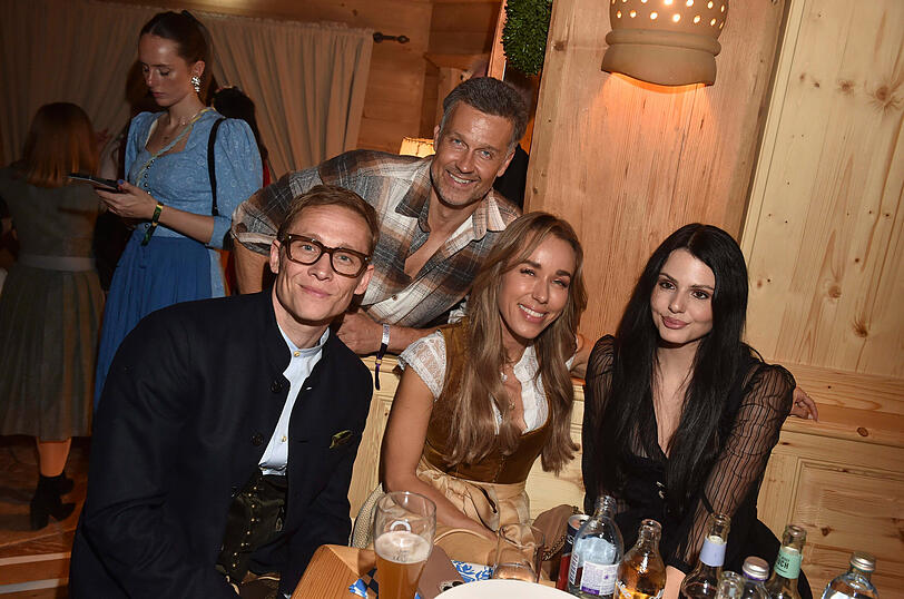 Matthias Schweighöfer kam mit Freundin Ruby O. Fee und feierte zusammen mit Wayne und Annemarie Carpendale.