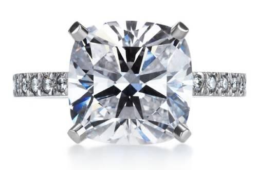 Seufz! Der Tiffany-Ring Novo kostet 567000 Euro - Bodyguards sind im Preis nicht inbegriffen.