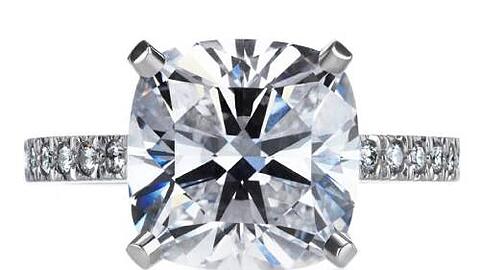 Seufz! Der Tiffany-Ring Novo kostet 567000 Euro - Bodyguards sind im Preis nicht inbegriffen.