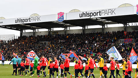 Im Uhlsportpark in Unterhaching darf bis auf Weiteres kein Drittligaspiel mehr ausgetragen werden.