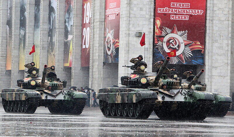 Auf dem Roten Platz in Moskau hat die größte Militärparade der russischen Geschichte begonnen. Zum 70. Jahrestag des Sieges der Sowjetunion über Hitlerdeutschland nahm Kremlchef Wladimir Putin die pompöse Waffenschau ab.