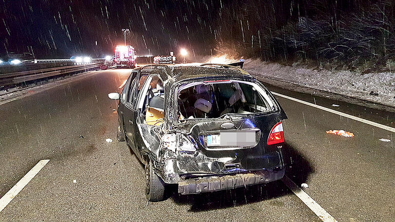 Bei dem Unfall auf der A9 kan eine 14-Jährige ums Leben.