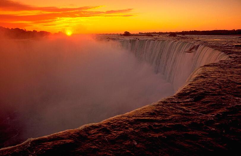 Die Niagarafälle sind wohl die bekanntesten Wasserfälle der Welt.