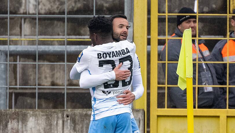 Hatten gegen den VfL Osnabrück reichlich Grund zum Jubeln: Albion Vrenezi und Joseph Boyamba. Hatten gegen den VfL Osnabrück reichlich Grund zum Jubeln: Albion Vrenezi und Joseph Boyamba.