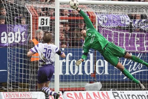 Nix zu halten: Für Kleeblatt-Keeper Stephan Loboué war es ein Nachmittag zum vergessen in der Osnatel-Arena.