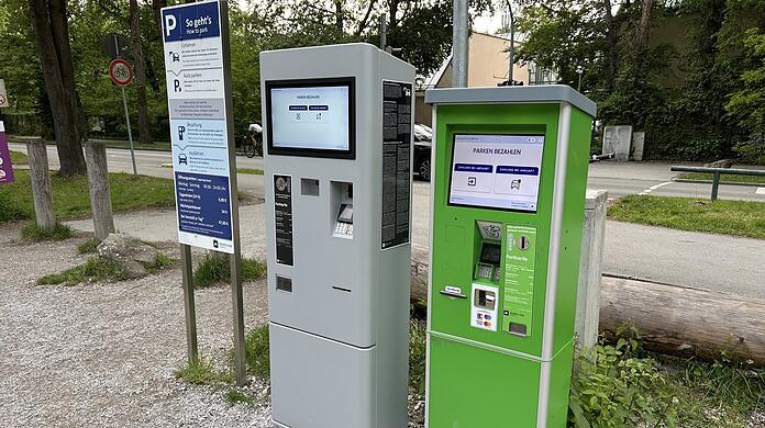 An diesen Automaten soll man dann die Tagesgebühr von sechs Euro zahlen. Vorausgesetzt, man findet einen Parkplatz. An diesen Automaten soll man dann die Tagesgebühr von sechs Euro zahlen. Vorausgesetzt, man findet einen Parkplatz.