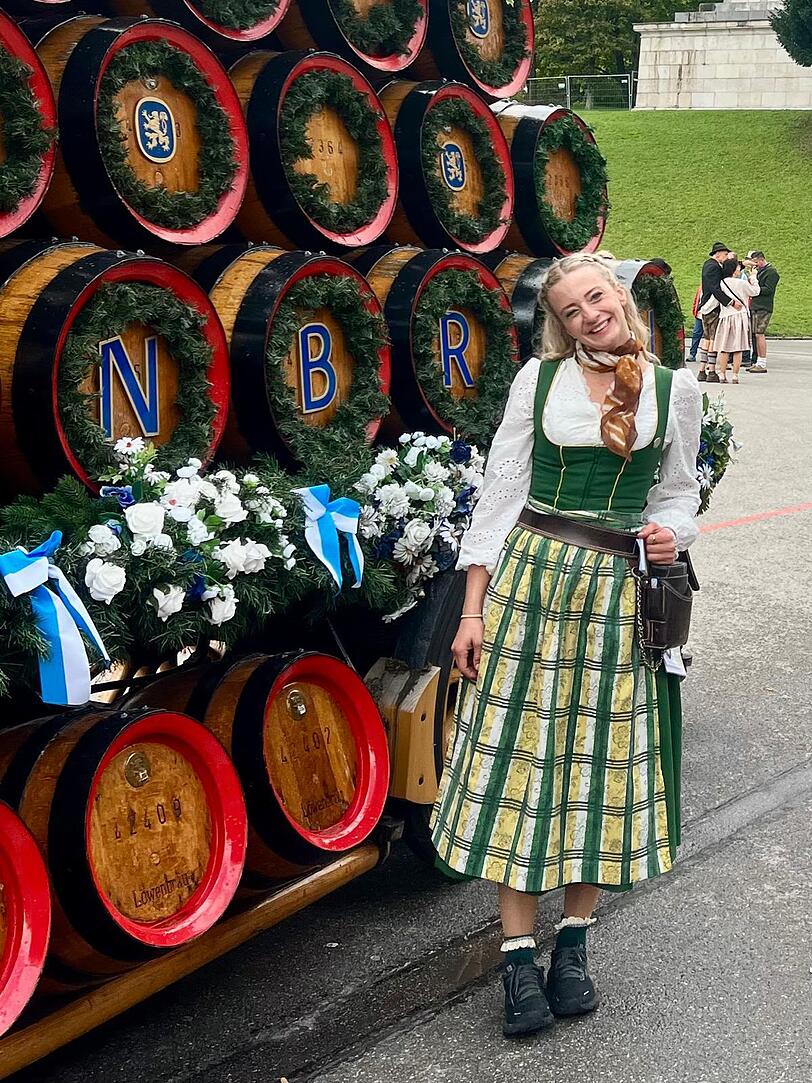 Anna (28) ist Grafikdesignerin und arbeitet wie Fanny seit einigen Jahren als Bedienung auf der Wiesn.