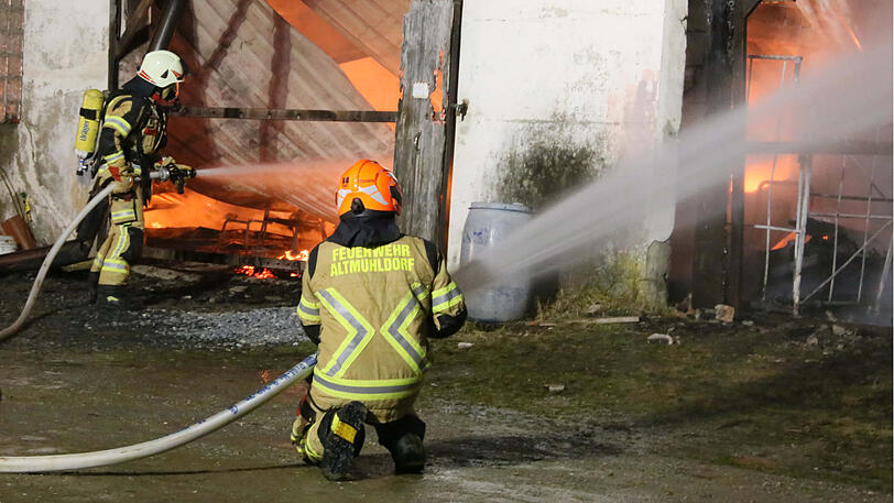 Die Ursache für den Brand ist noch unklar. Klicken Sie sich durch die Bilder des Feuerwehreinsatzes in Mettenheim.