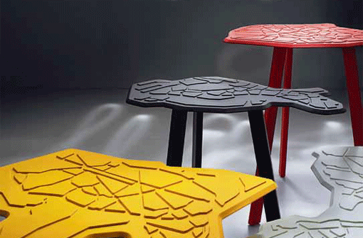 Bitte stellen Sie Ihr Glas auf &bdquo;Paris&ldquo; (roter Tisch) ab. Oder auf &bdquo;Barcelona&ldquo; (gelb), &bdquo;Venedig&ldquo; (schwarz)?