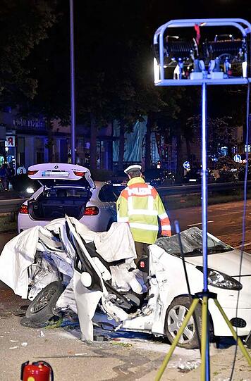 Schwerer Verkehrsunfall am Freitagabend in Laim - die Bilder.