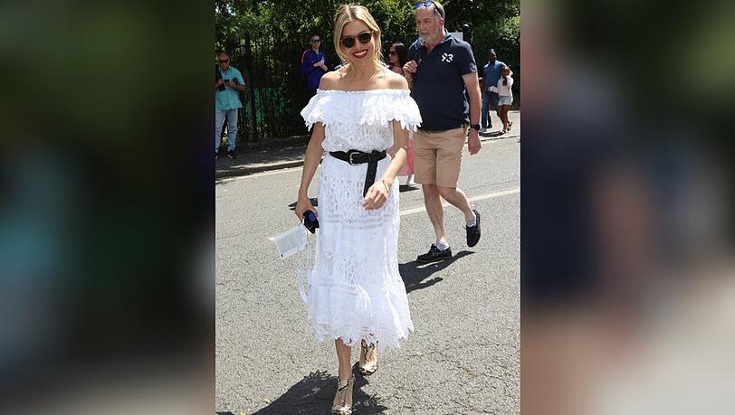 Sienna Miller setzt in Wimbledon auf weiße Spitze.