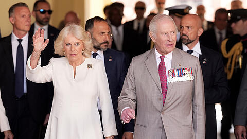 König Charles III. und Königin Camilla bei ihrem Besuch in Ravenna.