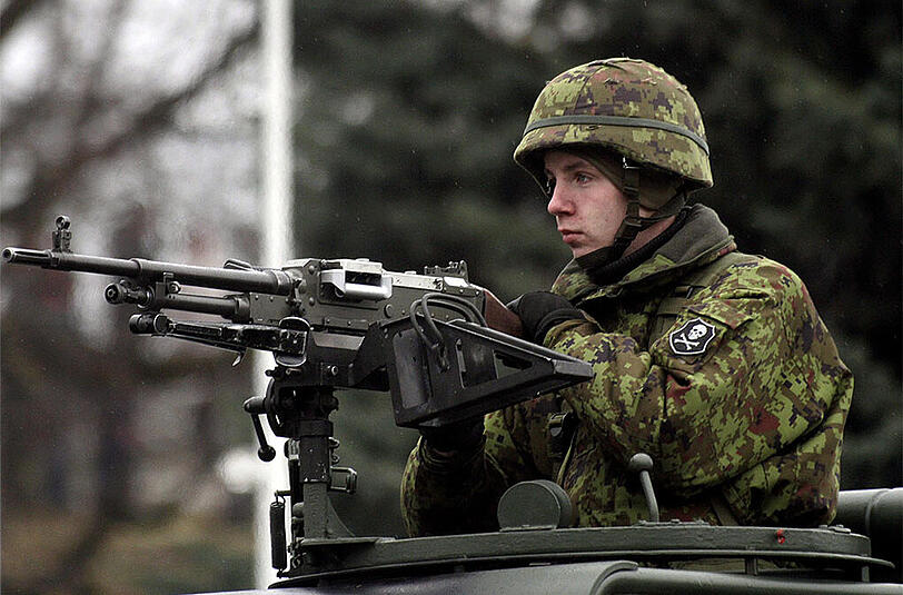 Ein Panzer-Soldat bei der Nato-Parade.