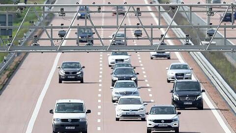 Wird vorerst nicht mehr gebraucht: Mautbrücke auf der Autobahn A9.