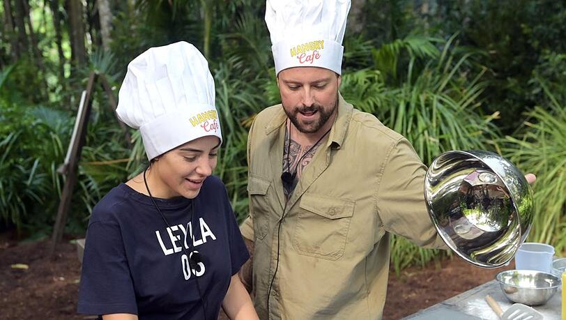 Ein letztes Erfolgserlebnis zum Schluss: Leyla Lahouar und Felix von Jascheroff bei der Schatzsuche. Ein letztes Erfolgserlebnis zum Schluss: Leyla Lahouar und Felix von Jascheroff bei der Schatzsuche.