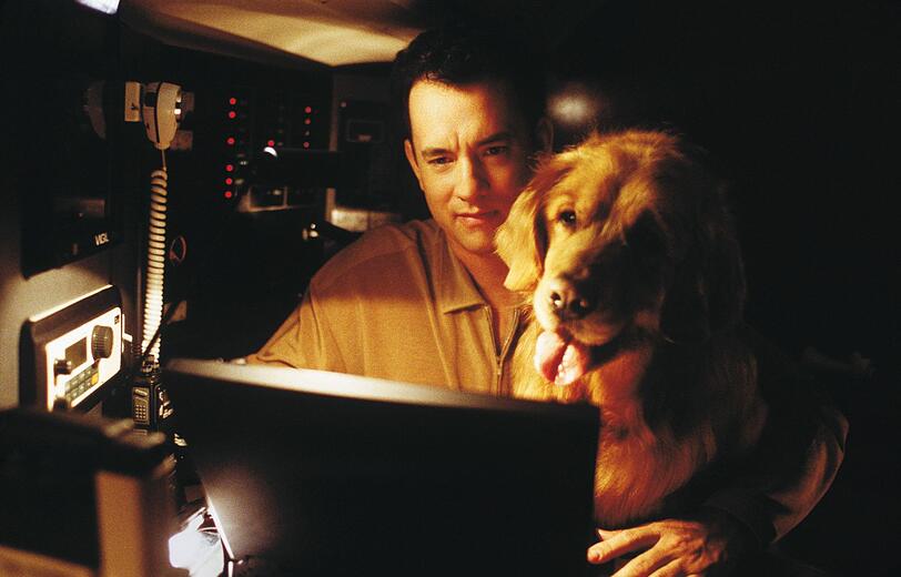 Joe (Tom Hanks) verbringt täglich viele Stunden vor seinem Computer, denn er will keine Mail von dem anonymen "Shopgirl" verpassen. Joe (Tom Hanks) verbringt täglich viele Stunden vor seinem Computer, denn er will keine Mail von dem anonymen "Shopgirl" verpassen.