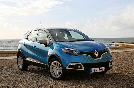 Der Renault Captur basiert auf dem Kleinwagen Clio und bietet unter anderem mehr Bodenfreiheit.