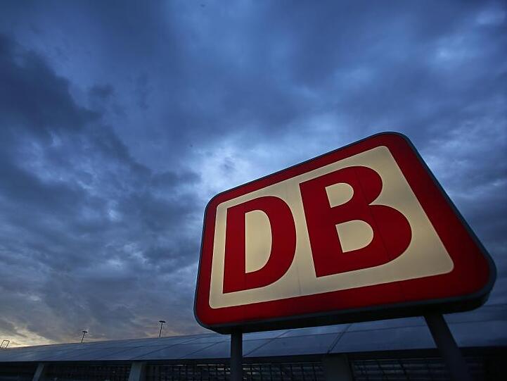 Das Logo der Deutschen Bahn. Foto: Oliver Berg/Archiv