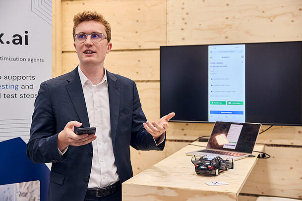 Nathan Gruber, Gründer von "Manex AI" aus München, hat ein KI-Programm für Autohersteller entwickelt. Nathan Gruber, Gründer von "Manex AI" aus München, hat ein KI-Programm für Autohersteller entwickelt.