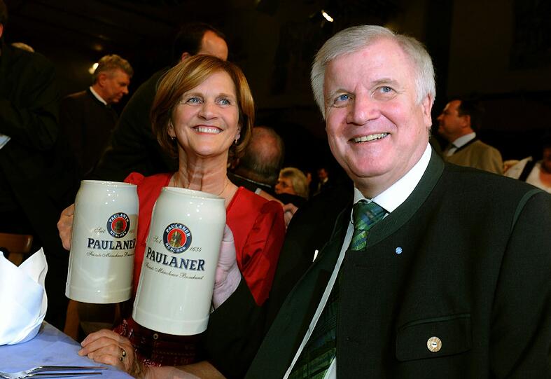 Der bayerische Ministerpräsident Horst Seehofer (CSU) und seine Frau Karin.