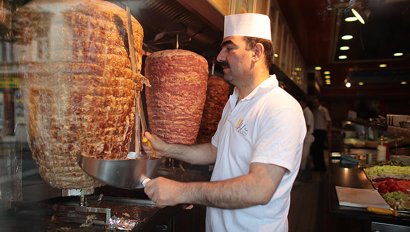 Aufgrund des Zusatzes von Phosphat im Fleisch könnte die Zukunft des Döners bedroht sein. Aufgrund des Zusatzes von Phosphat im Fleisch könnte die Zukunft des Döners bedroht sein.