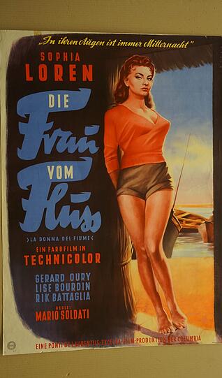 1955: Der italienische Superstar Sophia Loren lockt die Münchner mit dem Film &bdquo;Die Frau vom Fluss&ldquo; in Scharen in die Kinos &ndash; als tapfere Arbeiterin, inbrünstige Mutter und Liebhaberin mit maximalem Sex-Appeal. Und das alles auch noch als &bdquo;Farbfilm in Technicolor&ldquo;, Madonna mia!