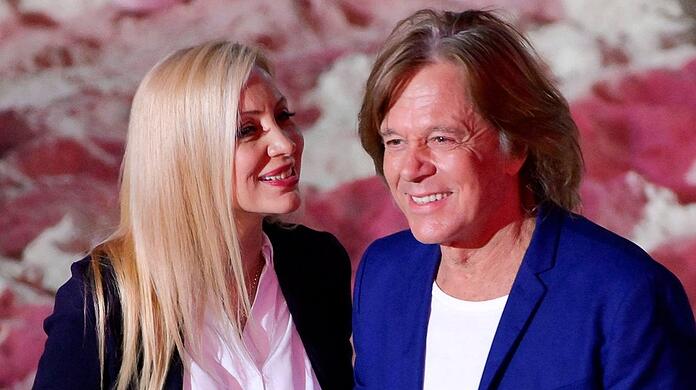 Jürgen Drews mit seiner Ehefrau Ramona in der Show "Die große Schlagerstrandparty 2022 - Es geht wieder los!".